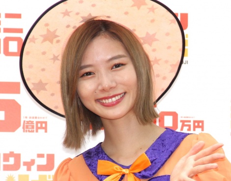 朝日奈央 美脚あらわなミニワンピ姿披露 最上級の美脚 短い ドキドキしちやった Oricon News