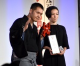 『第57回ギャラクシー賞』テレビ部門フロンティア賞を受賞した（左から）神田伯山、古舘理沙氏（C）ORICON NewS inc. 