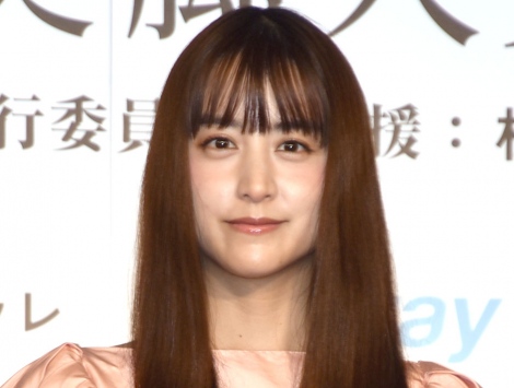 山本美月 髪バッサリカットでイメチェン お人形さんみたい 美しすぎる Oricon News