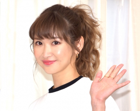 紗栄子 肩出し 美脚あらわな肌見せショット スタイル抜群 すべてがパーフェクト Oricon News