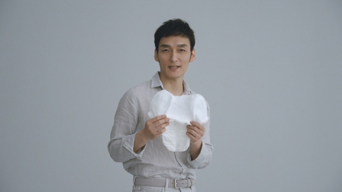 草なぎ剛、大人用紙おむつCMで熱演 即興で「踊ってほしい」無茶振りに