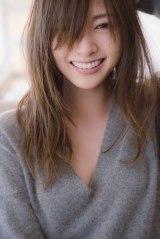 ���ƃ��C�u����̔T�؍�46���Ζ��߁A�u�ʐ^�W�v�ĕ��� �݌v����44�����˔j 