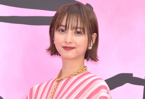 佐々木希 スリットから美脚チラリ 人間離れした美しさ 女神みたい 最新ニュース Eltha エルザ