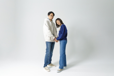 米倉強太＆ラブリ夫妻＝GAPキャンペーン「心地よさから、はじめよう。Comfortable together」 