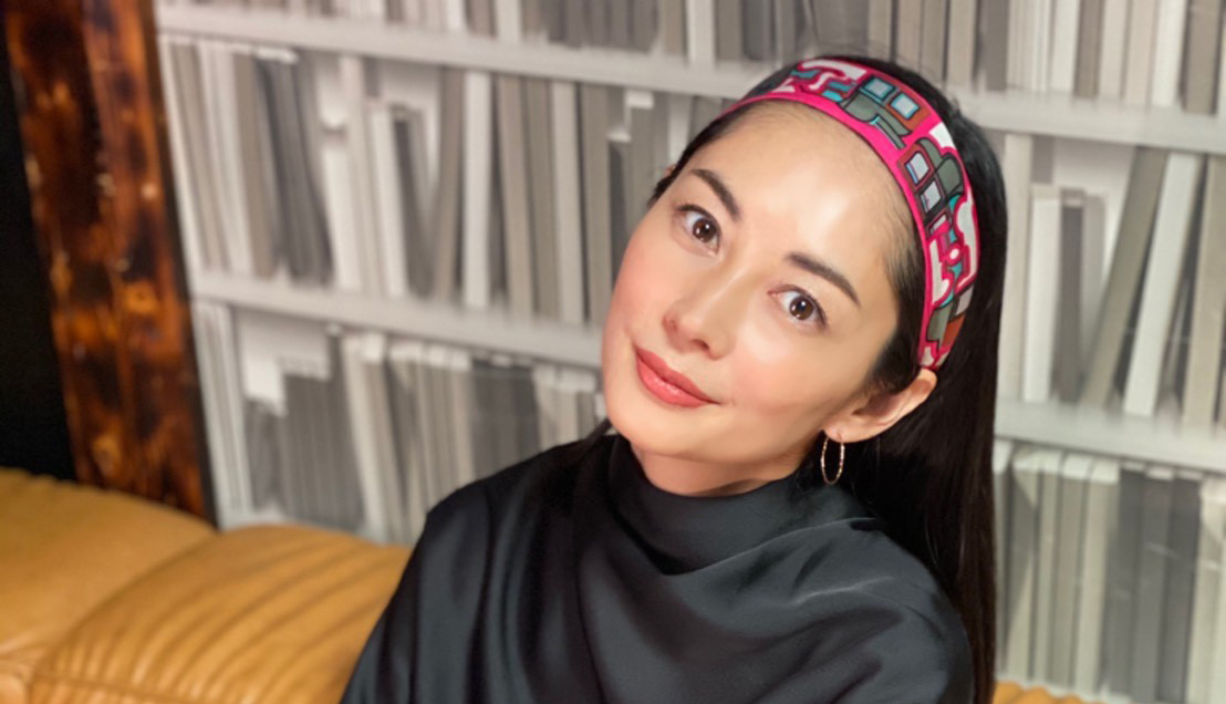 伊東美咲、研音YouTubeチャンネルで2年ぶり映像出演 “エルメス