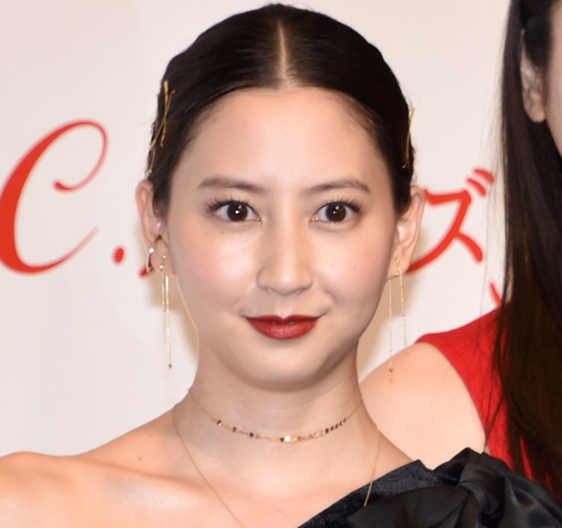 画像・写真 | 河北麻友子、絶対領域チラリなニーハイブーツ姿「やばーー全部足!!!!!!」「流石モデルすぎる」 1枚目 | ORICON NEWS