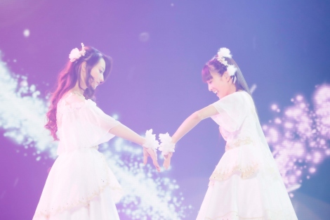 配信ライブで素顔を明かしたClariS 