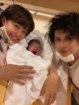 第2子女児出産を報告した川崎希&アレクサンダー夫妻（写真は事務所許諾済み） 