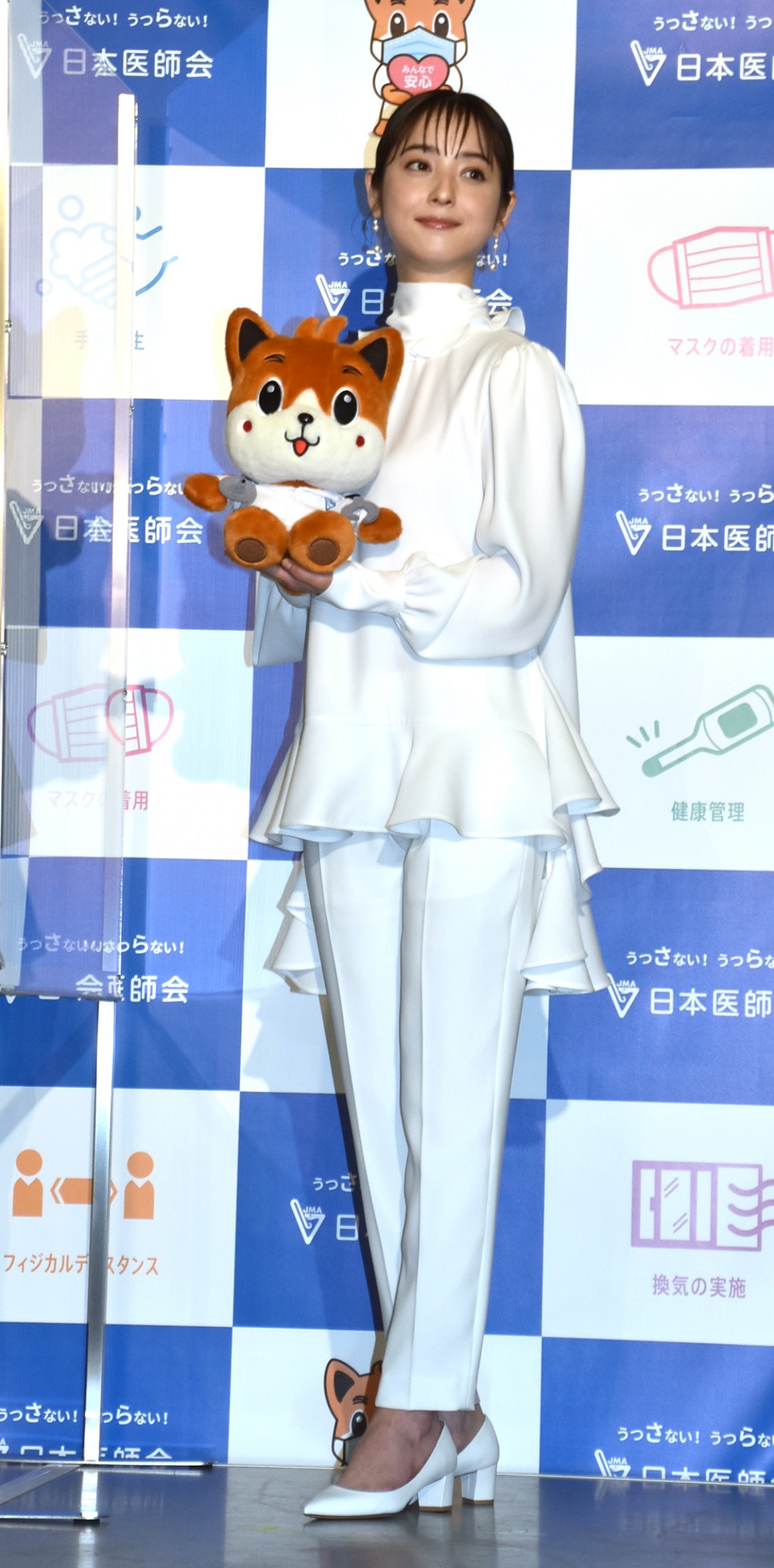 画像・写真 | 佐々木希、渡部建の不倫発覚後初の公の場 真っ白コーデで