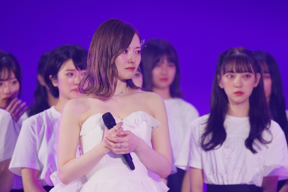 画像・写真 | 白石麻衣、純白ドレスで10分間の卒業スピーチ「乃木坂46でいられたことを誇りに」 10枚目 | ORICON NEWS