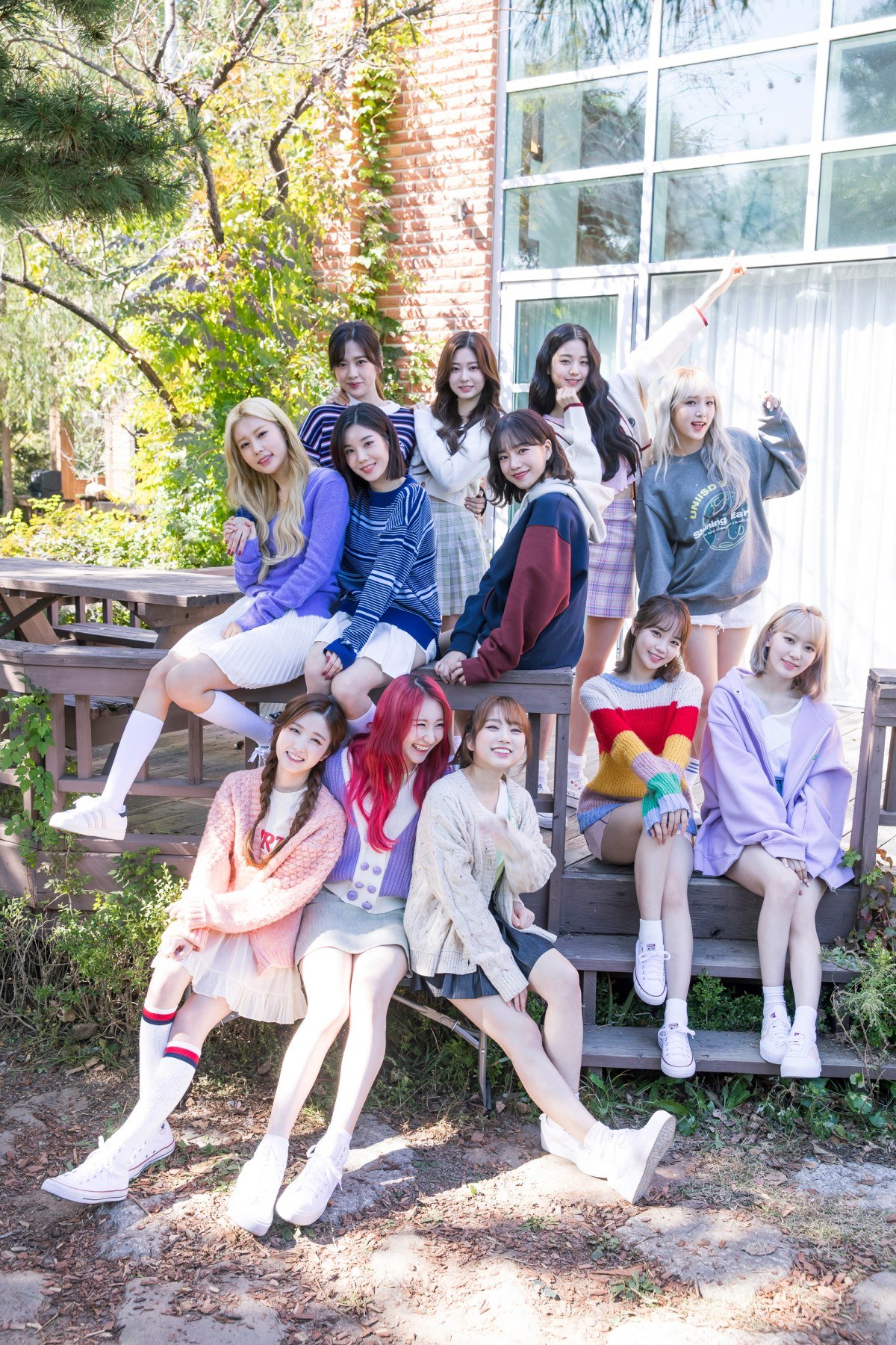 IZ*ONE、日本初オリジナル写真集は“宝石箱” 特別グッズ多数の特装