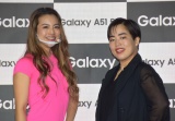 『Galaxy A51 “4cm美”モデル就任式』にゲストとして参加した(左から)岡部友氏、ゆりやんレトリィバァ (C)ORICON NewS inc. 