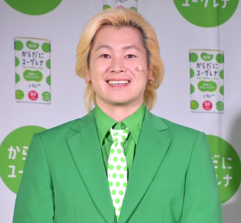 画像 写真 カズレーザー 緑スーツ 初披露 思い切って変えさせていただきました 2枚目 Oricon News