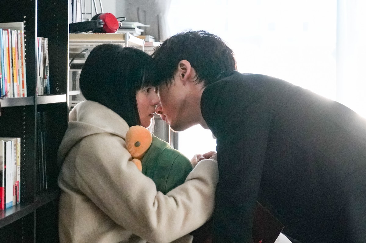 キス 少女 柴咲コウ、坂口健太郎と“25年越し”ファーストキス 『35歳の少女』第6話場面カット公開 | ORICON NEWS