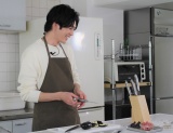 料理好き”松下洸平、エプロン姿で包丁さばき披露 BTS完コピダンスにも