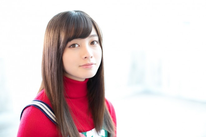 橋本環奈、ショーパン脚組み美脚の“探偵”ショット「太もも綺麗」「天使だーーー」 | ORICON NEWS