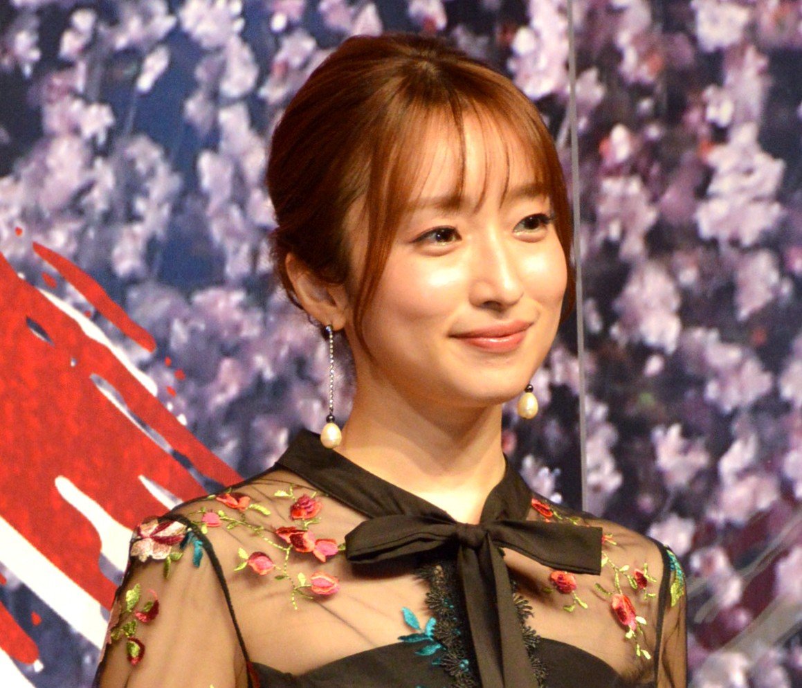 梅田彩佳、3年連続『SHOCK』シリーズ出演に歓喜 “リカ役”最年長で「年齢を感じさせないように…」 | ORICON NEWS