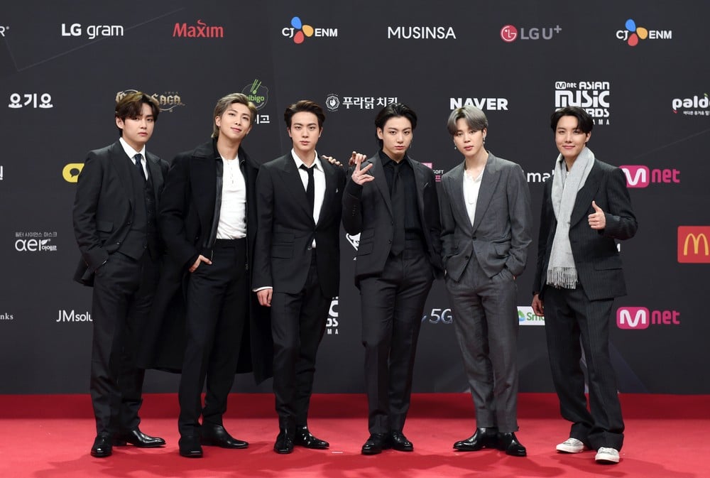 BTS、今年も『MAMA』大賞4冠総なめ 休養中のSUGA出現にファン感動