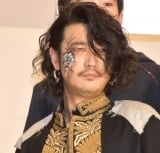 �J�����u�A�f��w�Z�C�o�[�x�񍐉�ō�i������錾 �u���f����͖l�ɗm���𒅂�����C���Ȃ��v�ƃ{���� 