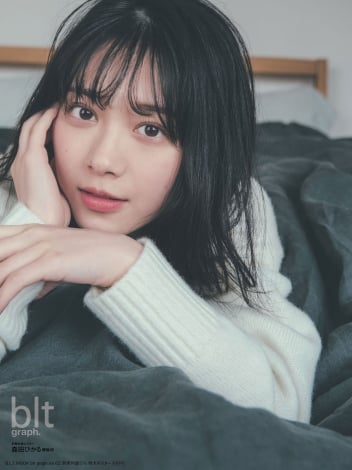 画像 写真 櫻坂46センター 森田ひかる表紙 Bltgraph が 写真集 2位 ベッド美脚チラ見せカットも 3枚目 Oricon News