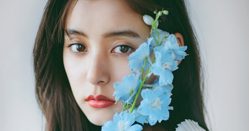 新木優子、気品のある色っぽさ披露 2021年カレンダーは12種類の