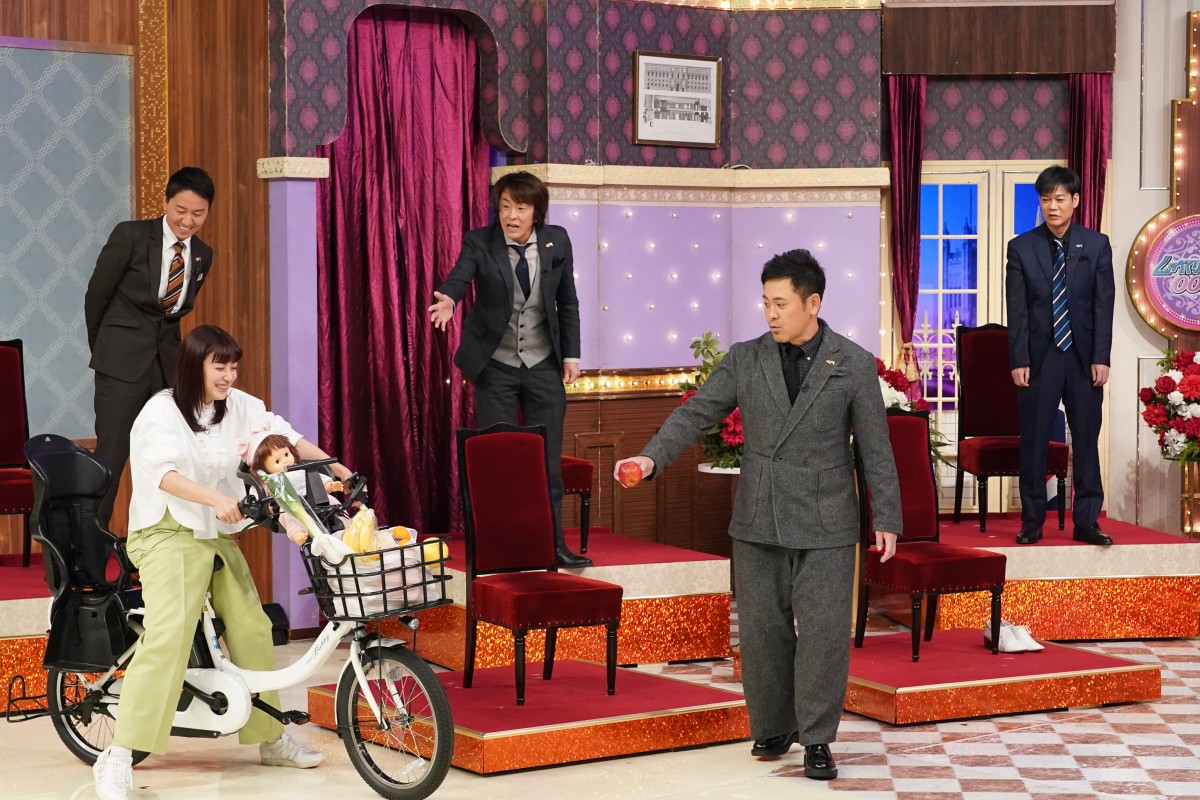 菅野美穂、約10年ぶり『しゃべくり007』出演 “マッドマックス”な自転車の乗り方披露 | ORICON NEWS