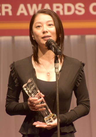 小池栄子 希望を感じる ジュエリーベストドレッサー賞 で決意新た Oricon News