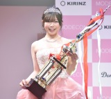 ���f���R���e�X�g�A�O�����v���̓A�i�E���T�[�u�]�E���������� 