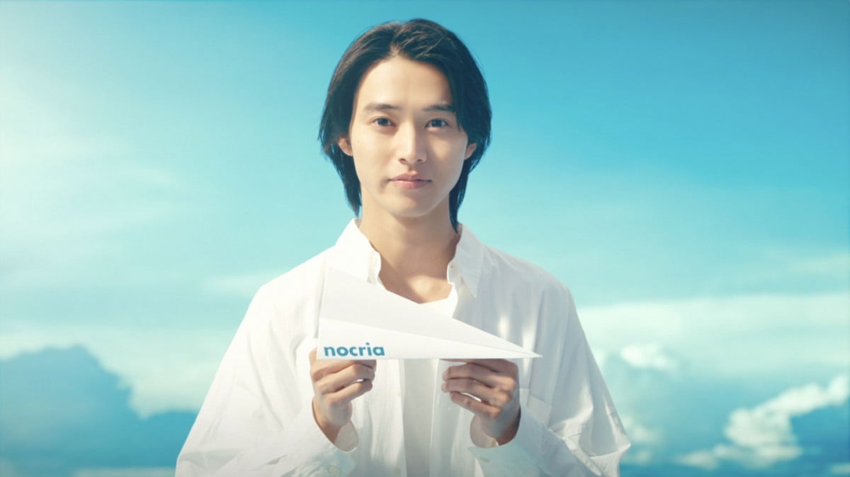 山崎賢人、美しい湖面をさわやかにかっ歩 「あなたに寄り添う