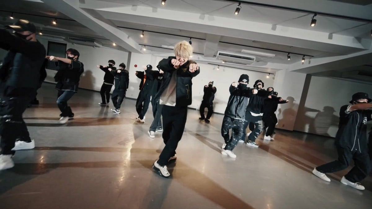 Nissy「Get You Back」ダンスビデオStudio ver.公開 “ゾンビダンス”が