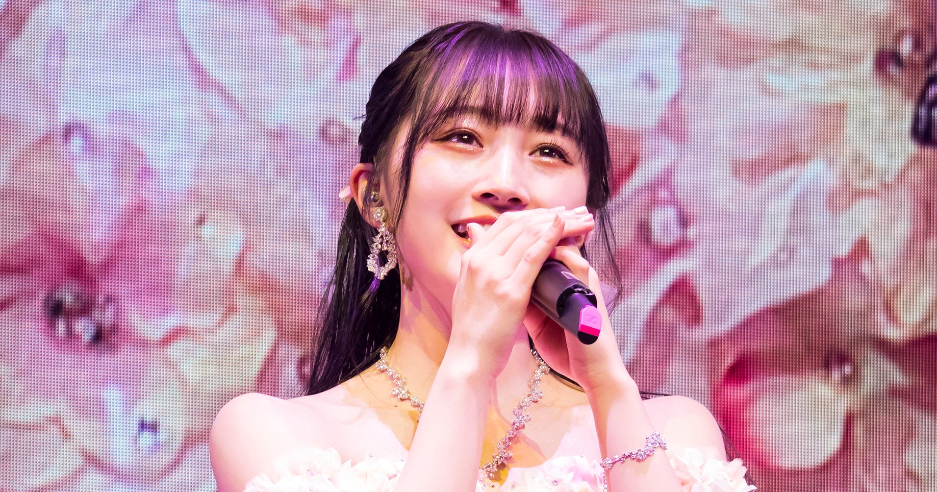 宮脇咲良、矢吹奈子（HKT48）白間美瑠、山本彩加（NMB48）直筆
