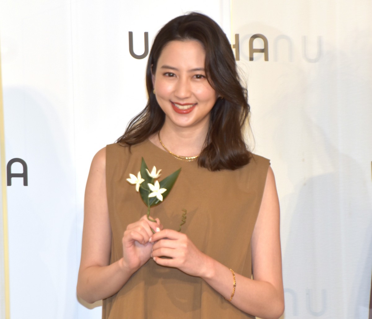 非売品 河北麻友子 等身大パネル　(おまけ付き) 河北麻友子：ママになり、家族登場のVTRは「ひとごとじゃない」 子供の