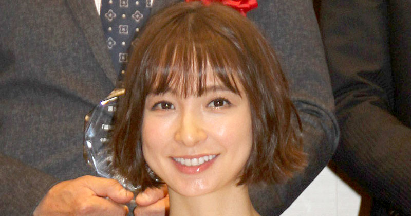 篠田麻里子 娘の顔出しショット公開 まりちゃんに似てきたねー 口元真っ赤 笑 Oricon News