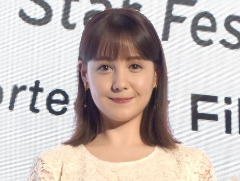 トリンドル玲奈 妖艶な表情で胸元チラリ 色気溢れるトリちゃんも素敵 うっとり Oricon News