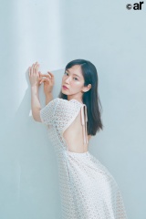 画像 写真 吉岡里帆 接写カットで 美谷間 惜しみなく披露 あふれる透明感 圧倒的な美肌で魅了 2枚目 Oricon News