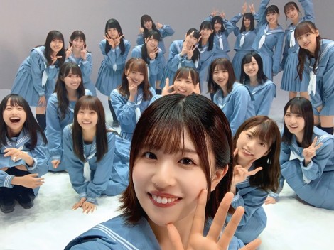 日向坂46 セーラー服姿で22人全員集合 青春感 あふれる自撮り写真公開 日向撮 先行カット Oricon News