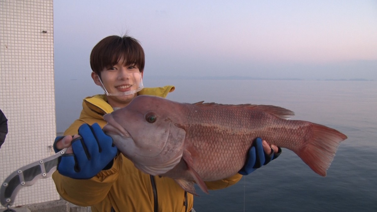 なにわ男子・長尾謙杜、「大阪湾の主」といわれる巨大魚を狙う | ORICON NEWS