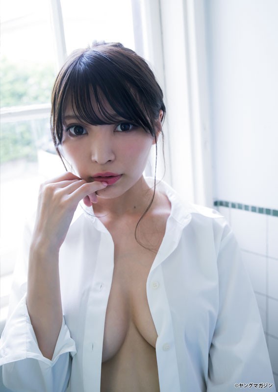 SNS 素人谷間 インスタ発のグラビアスター・似鳥沙也加、Gカップバスト＆谷間を大胆披露 | ORICON NEWS