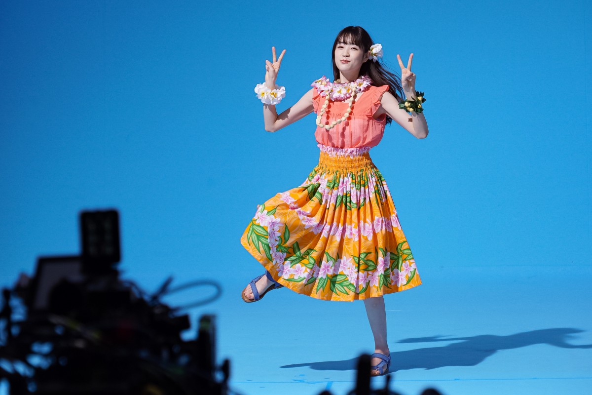 画像・写真 | 高橋ひかるがハワイ風衣装を披露、ハードなダンスに