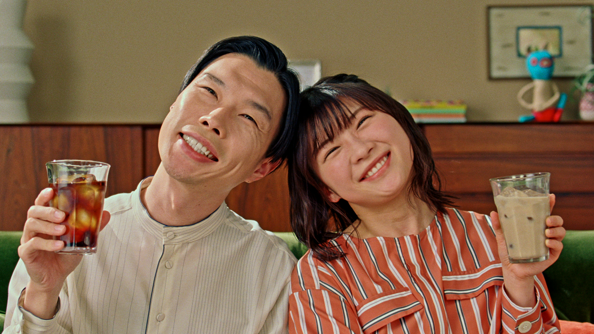ハライチ岩井と伊藤沙莉 夫婦役で共演の新cm公開 伊藤のウエディングドレス姿に きれい Oricon News