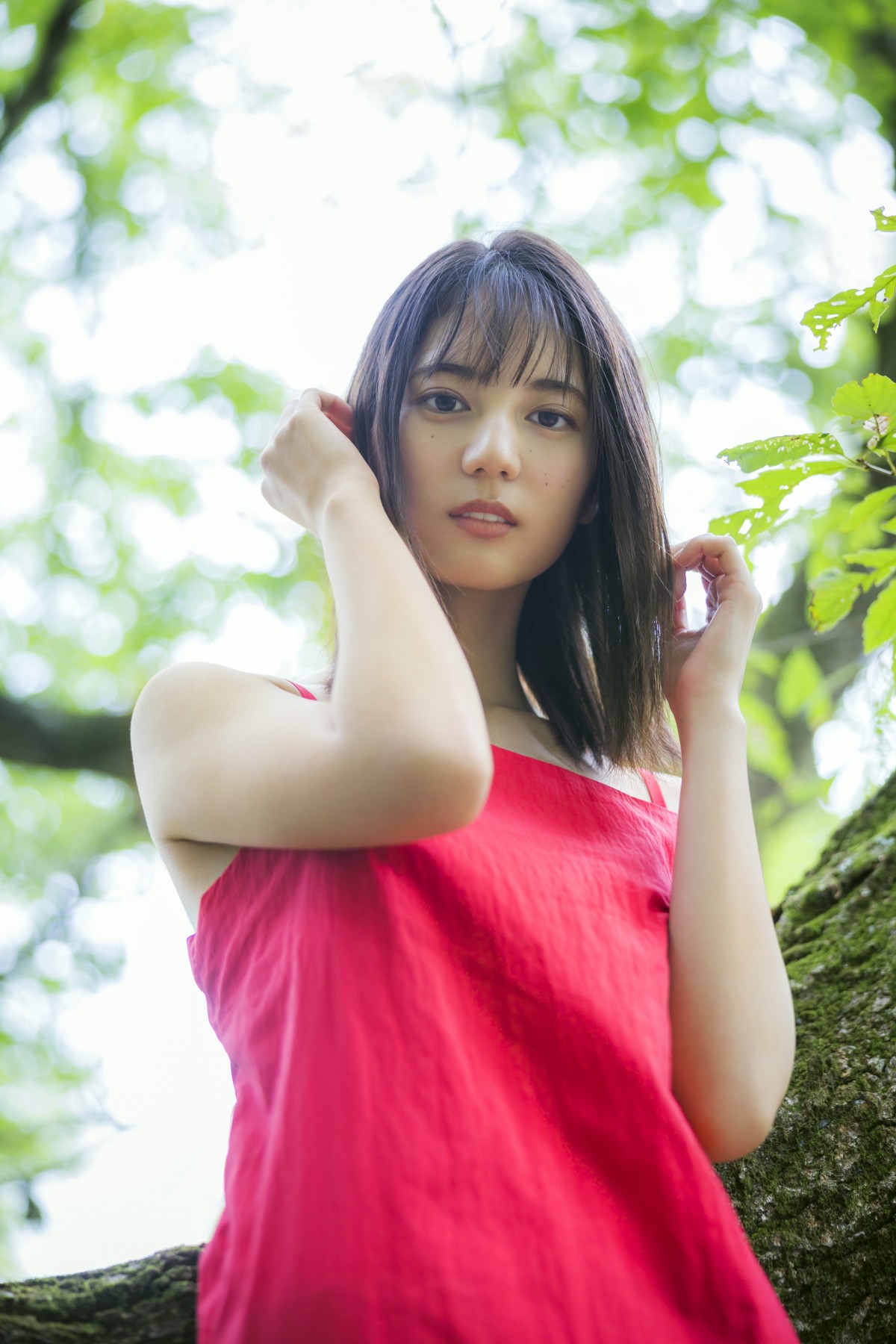 画像・写真 | 日向坂46“絶対的エース”小坂菜緒、初写真集で魅せる少女感＆オトナ彼女感 水着カットも解禁 2枚目 | ORICON NEWS