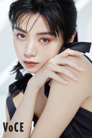 池田エライザが魅せる初夏の 色のまとい方 大胆衣装で表現力 美しさ発揮 Oricon News