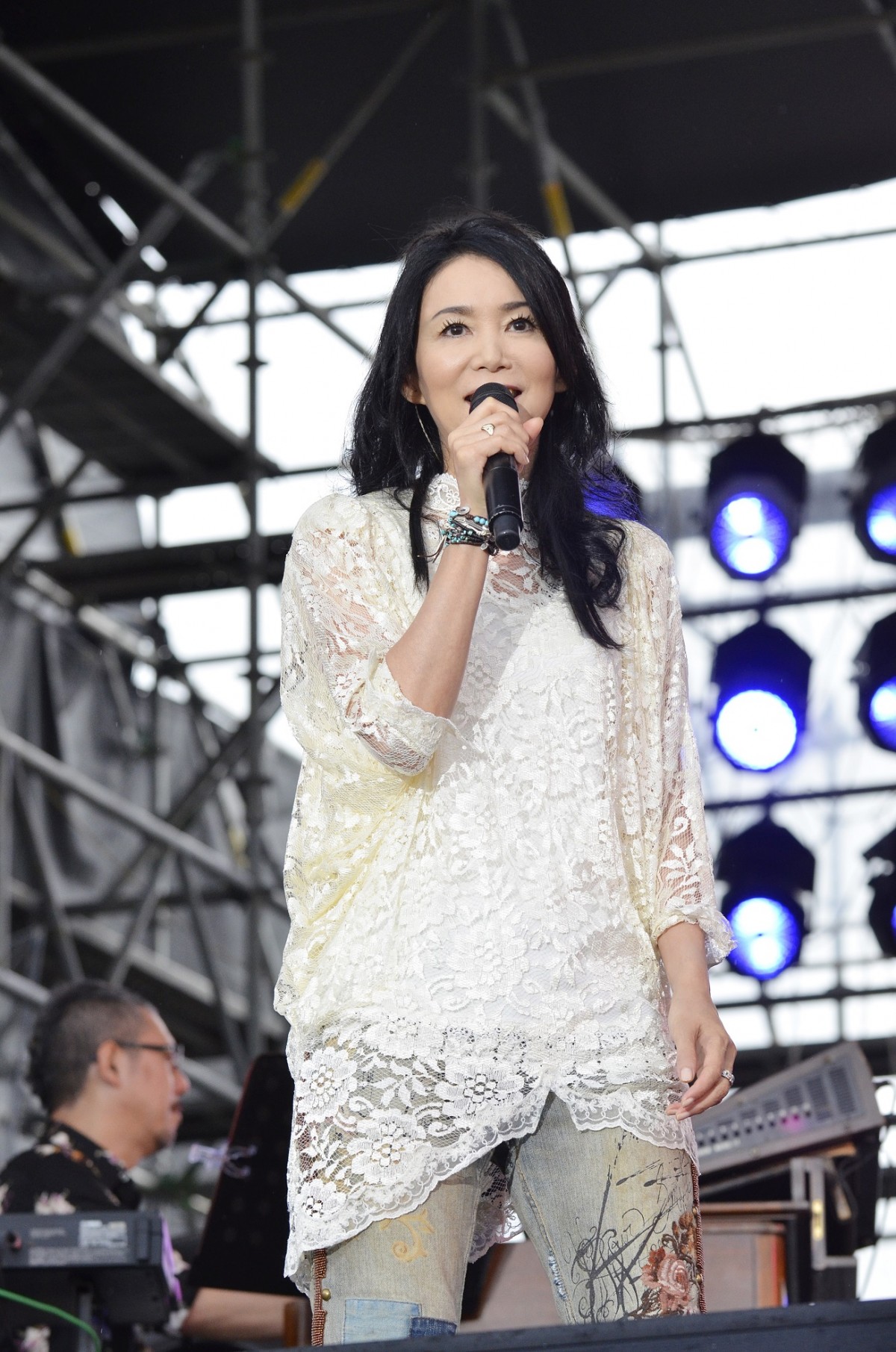 竹内まりや、未公開6曲分追加のライブ映像『LIVE Turntable Plus