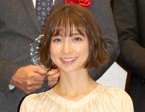 篠田麻里子 長女と親子で撮影 そっくりですね 楽しそうな笑顔 Oricon News