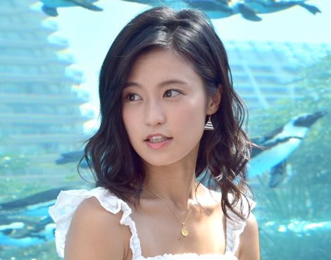 こじるり 健康的な 少女風 写真を公開 タンクトップ姿でキュートな笑顔 Oricon News