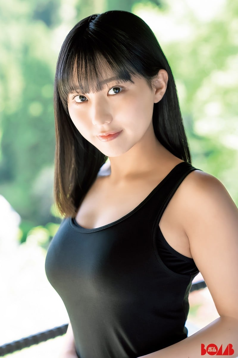 HKT48田中美久、黒ワンピまとい大人な魅力 『BOMB』3度目表紙＆大自然