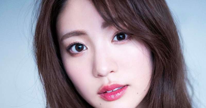 志田友美「写真集」3位 ランジェリー姿で“大人美ボディ”を惜しげ 志田友美「写真集」3位 ランジェリー姿で“大人美ボディ”を惜しげ