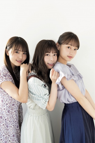 『FLASH』5月25日発売号に登場する日向坂46（左から）高瀬愛奈、東村芽依、影山優佳(C)光文社／週刊FLASH 写真◎木村哲夫 