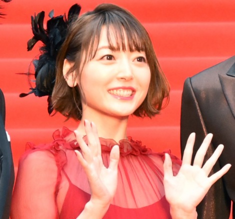 花澤香菜 赤血球 姿で美脚披露 バイバイ菌だ ファン めっちゃ可愛いです と反響 Oricon News