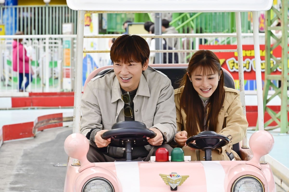 石原さとみ＆綾野剛、胸キュン遊園地デート 『恋はDeepに』場面カット